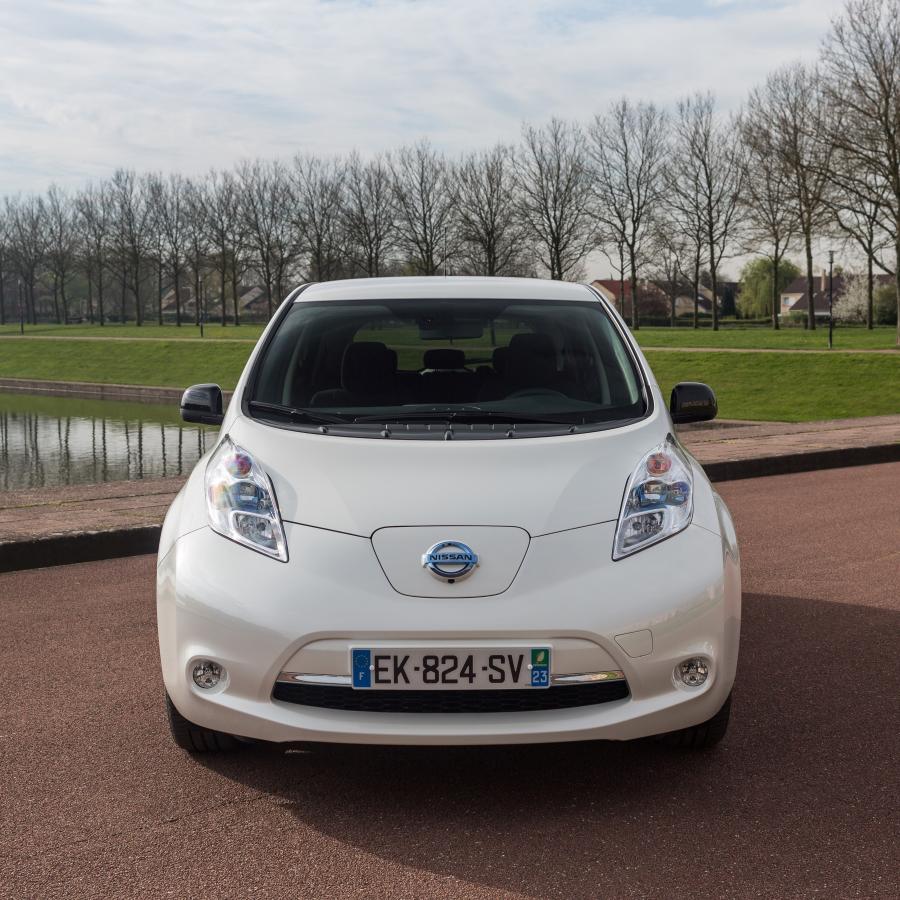  Nissan Leaf Black Edition 2016 года  (фото 11 из 13)